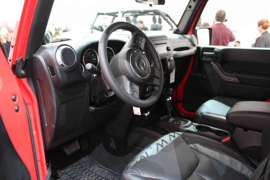  Jeep Wrangler Slim Concept 2013 года  (фото 10 из 19)